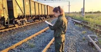 В Новотроицке под поездом погиб подросток