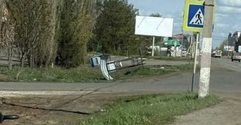 В Бузулуке объявили штормовое предупреждение: ветер сносит остановки