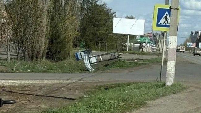 В Бузулуке объявили штормовое предупреждение: ветер сносит остановки