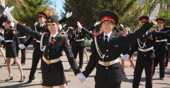 Более 2,5 тысячи юных бузулучан станцевали «Вальс Победы»