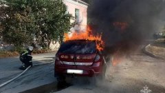 В Орске во время движения загорелся учебный автомобиль