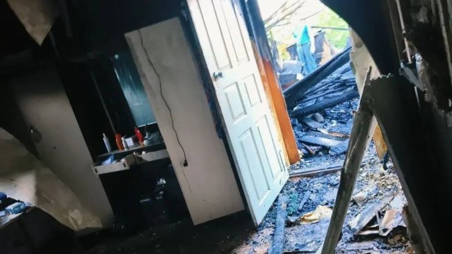 Огонь от соседей ворвался в дом и едва не погубил спящего мужчину в Оренбурге