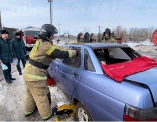 v-orenburzhe-sostoyalsya-1-etap-sorevnovaniy-po-likvidacii-posledstviy-dtp_16472429541519294242__2000x2000__watermark