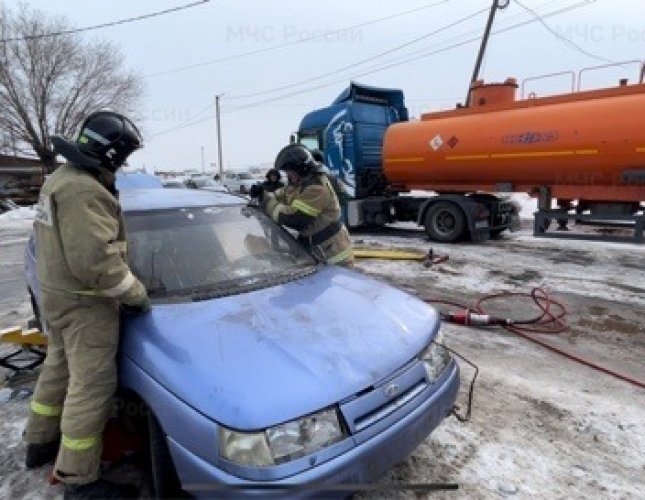 v-orenburzhe-sostoyalsya-1-etap-sorevnovaniy-po-likvidacii-posledstviy-dtp_1647242954949210018__2000x2000__watermark