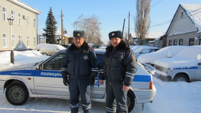 Бузулукские полицейские спасли мужчину, застрявшего на трассе в мороз