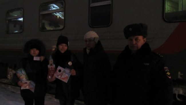 Бузулукские полицейские подарили детям сказку