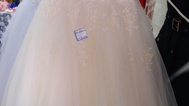 В Первомайском районе судебные приставы унесли с собой свадебные платья 