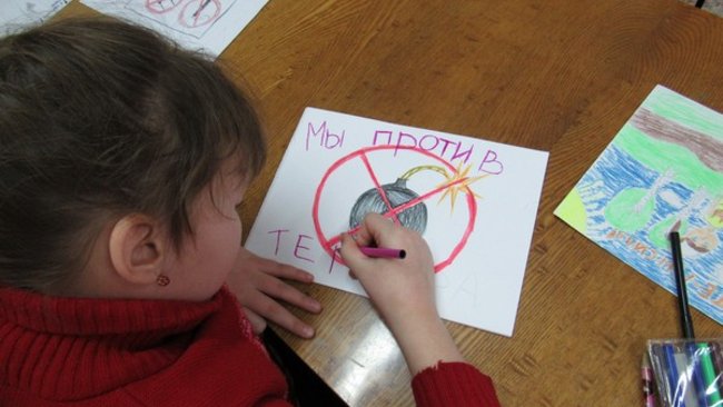 Бузулукские дети нарисовали картинки «Мы – против терроризма»