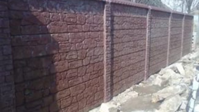 Бузулучанин самовольно загородил тротуар забором