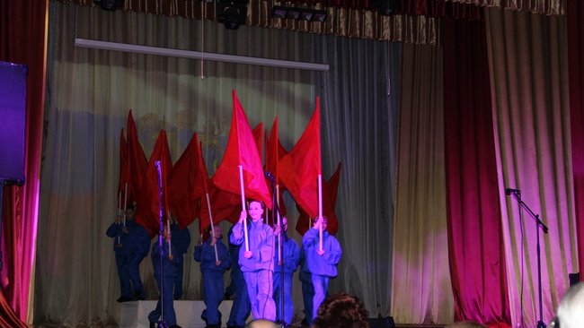 Бузулучан поздравили с Днем защитника отечества 