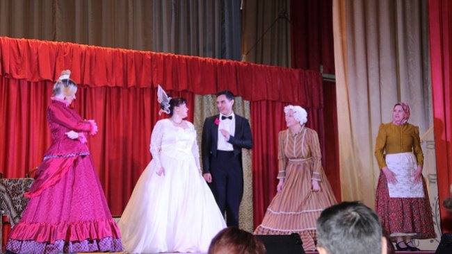 Бузулучанам показали театральную постановку