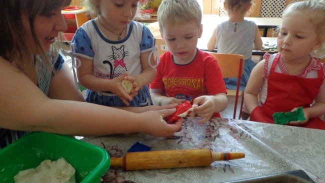 Бузулукские детсадовцы выпекали символ весны