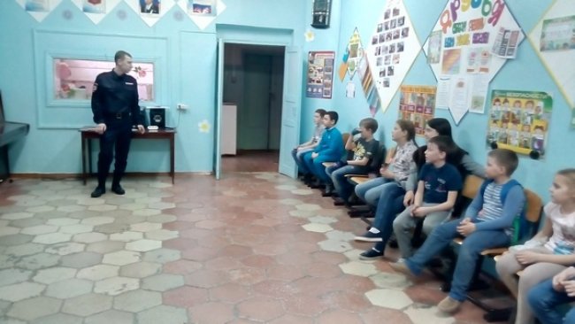 В Бузулуке инспектор по делам несовершеннолетних встретился с детьми 