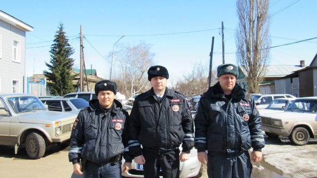 На Бузулукской трассе грузовик съехал в кювет