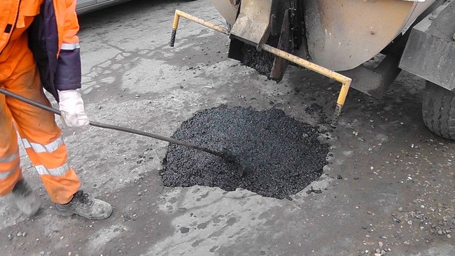 В Бузулуке стартовал ямочный ремонт 