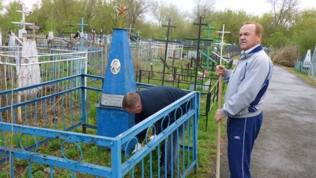 В Бузулуке привили в порядок места захоронения ветеранов войны