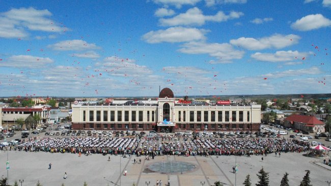 В Бузулуке более 1500 человек станцевали «Вальс Победы»