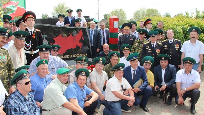 В Бузулуке открыли памятник пограничникам 