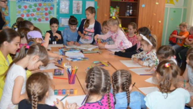 Юных бузулучан познакомили ребят с новыми техниками рисования