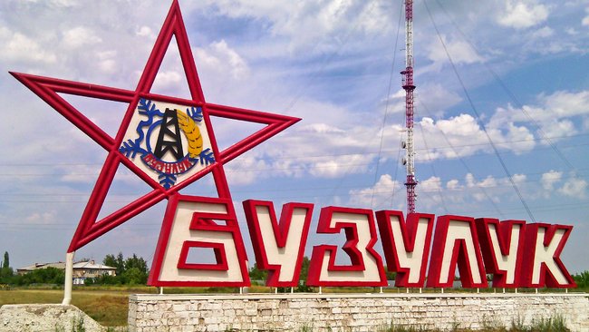 На день города Бузулука жителей угощали бесплатным мороженым 