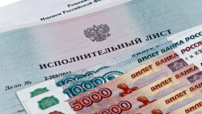 Бузулучанин вспомнил о дочери, когда в его дом пришли приставы