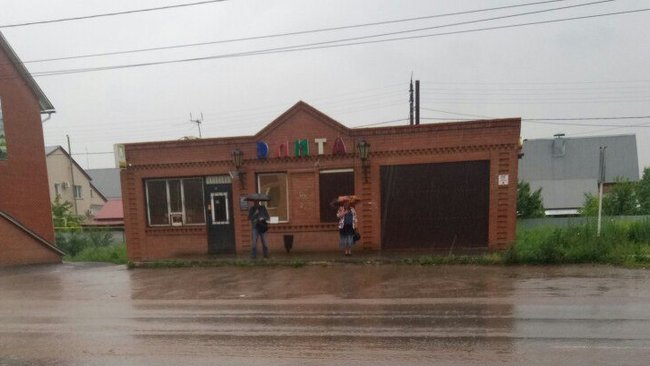 В Бузулуке из автобусной остановки сделали бар