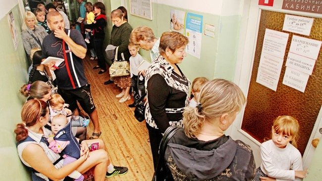 Жители Бузулука негодуют по поводу метровых очередей в больницах