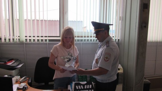 В Бузулуке сотрудник полиции провели профилактические беседы о мошенниках