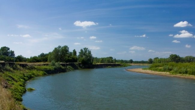В Бузулуке на реке Самара на ходу загорелась лодка