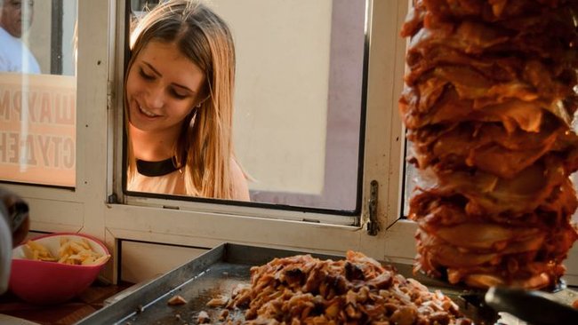 В Бугуруслане 16 человек отравились шаурмой