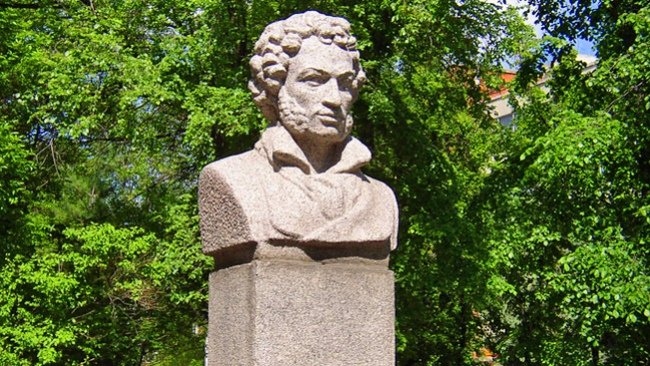 В Бузулуке продолжается реконструкция парка имени А.С. Пушкина.