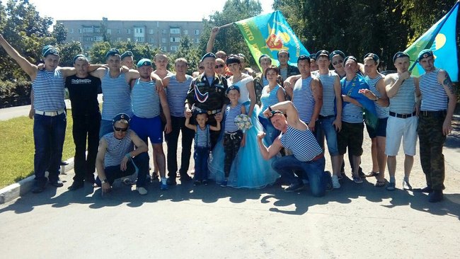 В Бузулуке 2 августа десантник сыграл свадьбу с возлюбленной