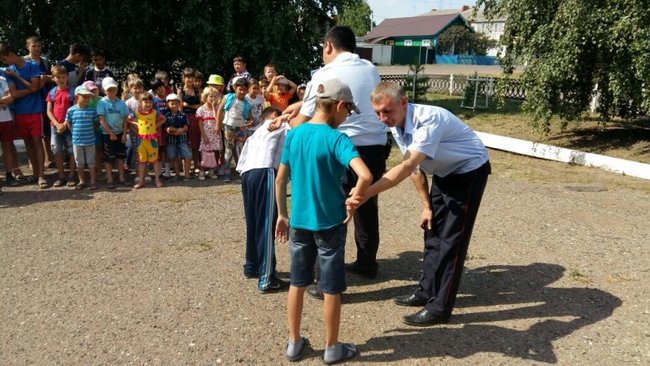 Дети из Курманаевского лагеря учились захватам правоохранителей
