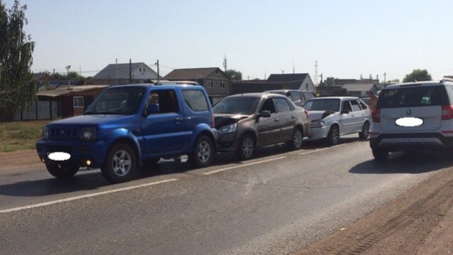 В Бузулуке на Пугачевской столкнулись три автомобиля 