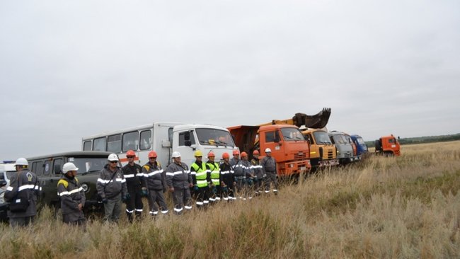 Спасатели боролись с нефтепродуктами, попавшими в реку Бузулук