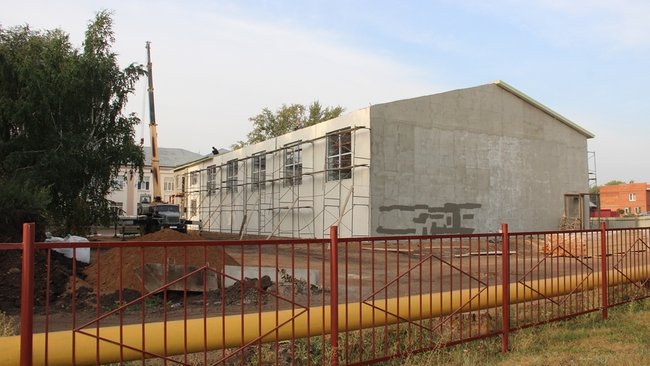 В Бузулуке строительство спортзала 5-ой школы в самом разгаре