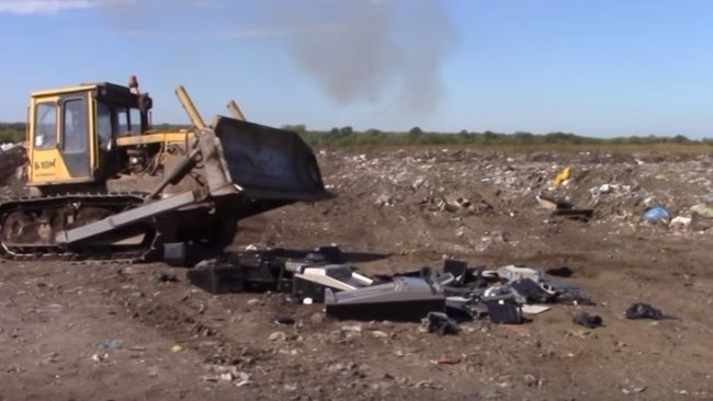 В Бузулуке бульдозер раздавил оборудование для подпольного казино