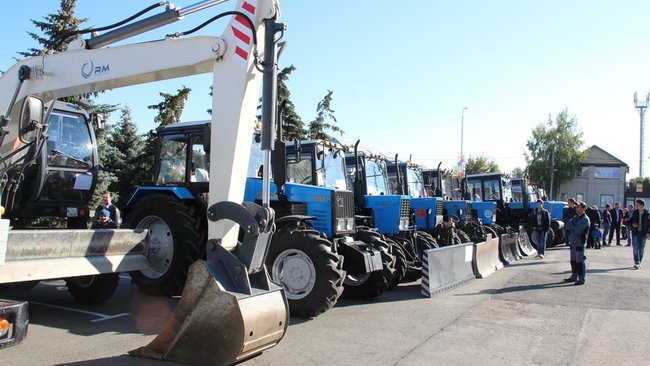 В Бузулуке прошел парад коммунальной техники 