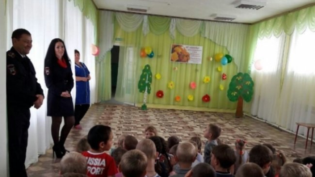 Бузулукские полицейские прошлись по школам и детским садам