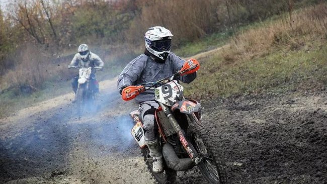 Бузулучанин занял «бронзу» на мотокроссе в Кинельском районе