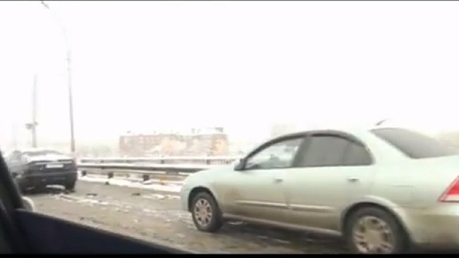 В Бузулуке из-за первого снега столкнулись 9 автомобилей