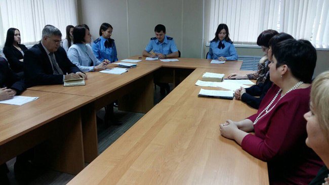 Сотрудники бузулукской прокуратуры выявили около 400 нарушений прав ребенка