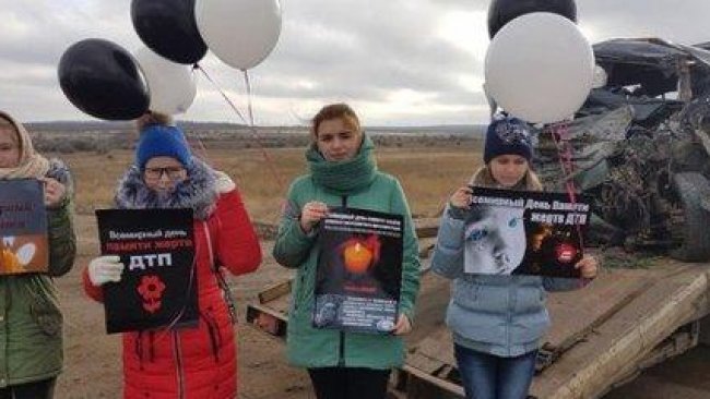 В Бузулукском районе на опасных участках трасс выставлены разбитые в ДТП авто