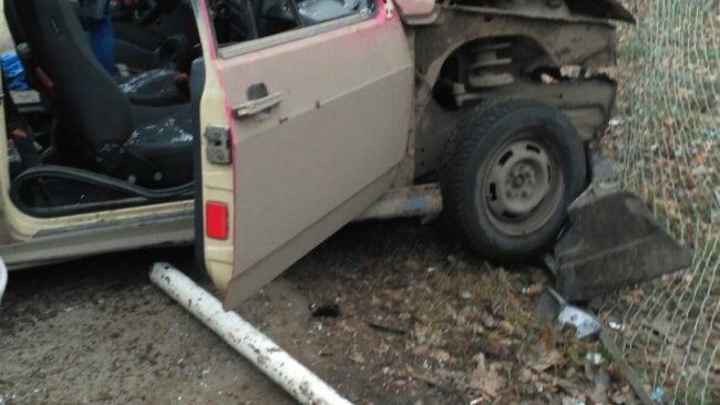 В Бузулуке водитель «восьмёрки» сбил пешехода, а после врезался в забор