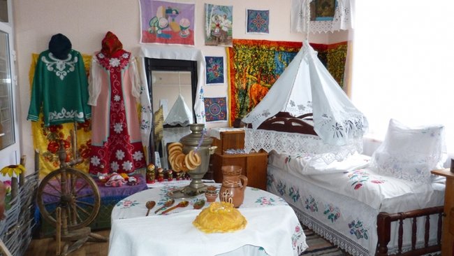 В Бузулукском районе открытии музейную комнату «Деревенская изба»