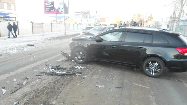 В Бузулуке столкнулись Chevrolet Cruze и Toyota 