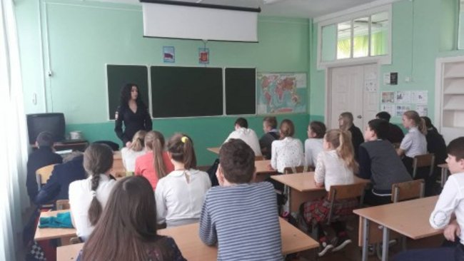 В Бузулуке правоохранители провели беседы со школьниками 