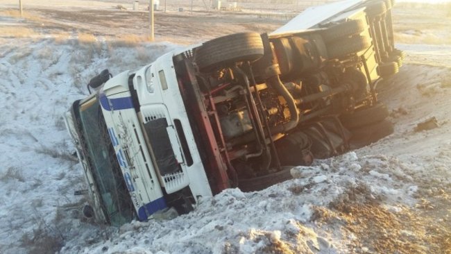 В Тоцком районе опрокинулся грузовик DAF