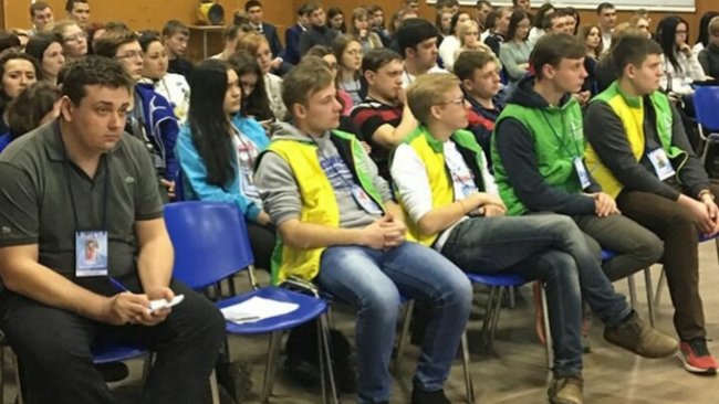 Делегация из Бузулука участвует в работе областной Школы молодого политика