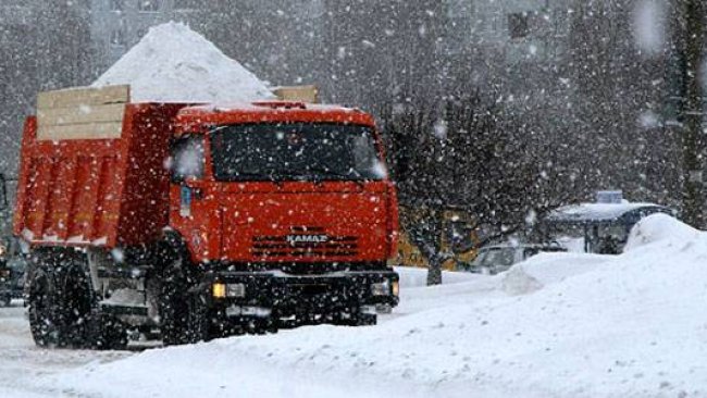За неделю с улиц Бузулука было вывезено более трехсот кубических метров снега